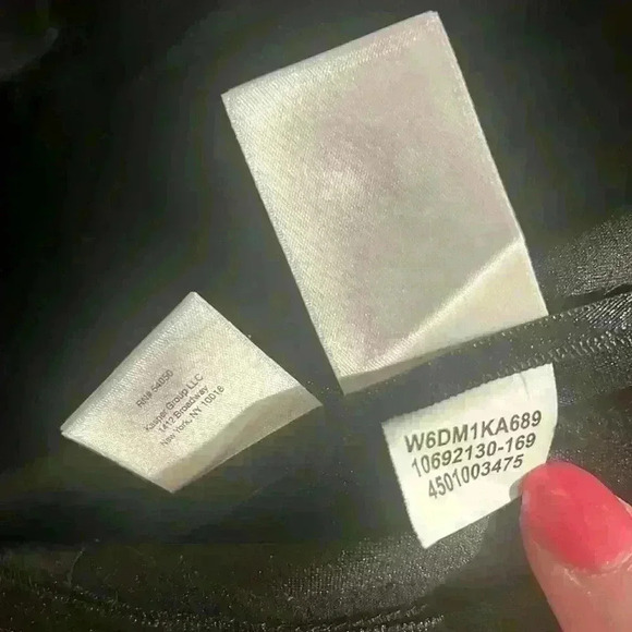 Anne Klein size 8 Black Pleated Dress like new condition w gold zipper - Picture 9 of 9